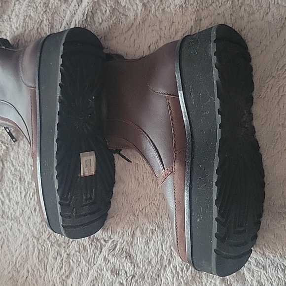 Like New UGG® Cityfunc Zip size 7 - Picture 5 of 9